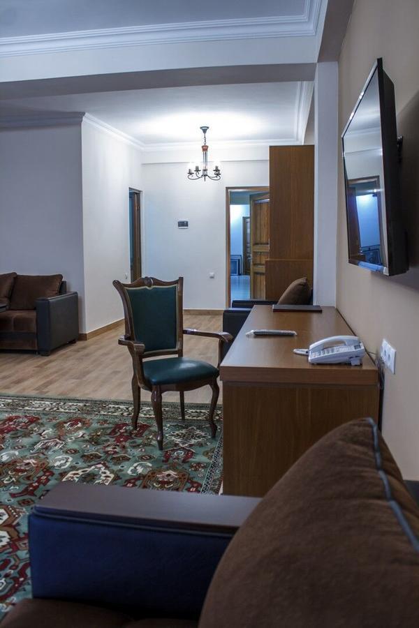 Hotel Plaza Viktoria Gyumri Exterior foto