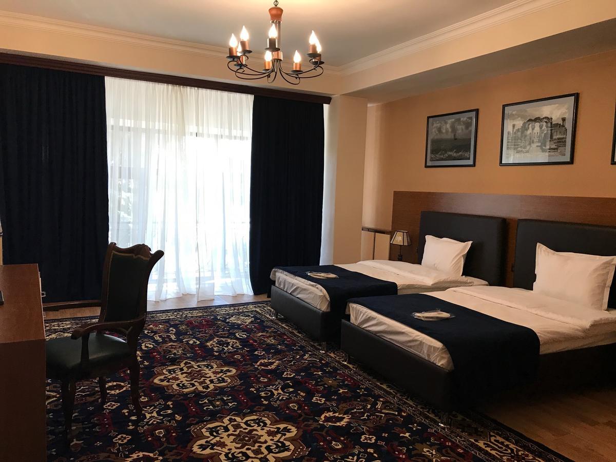Hotel Plaza Viktoria Gyumri Exterior foto
